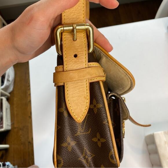 Louis Vuitton Monogram Hudson PM Vintage Shoulder Bag - Picture 7 of 16